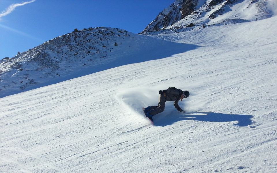 Snowboardfahrer in Tirol 